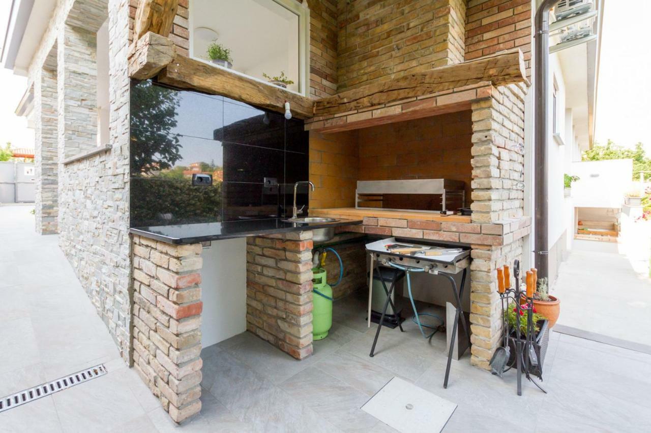 Apartmaji Sobe Zvezda Pobegi Exterior photo